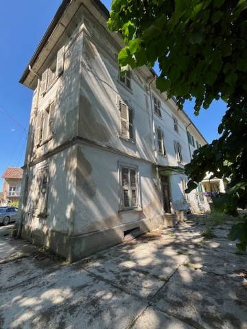 casa indipendente in vendita a Tortona
