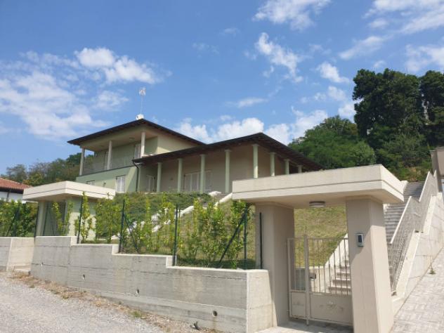 casa indipendente in vendita a Tortona