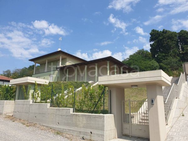 casa indipendente in vendita a Tortona in zona Vho