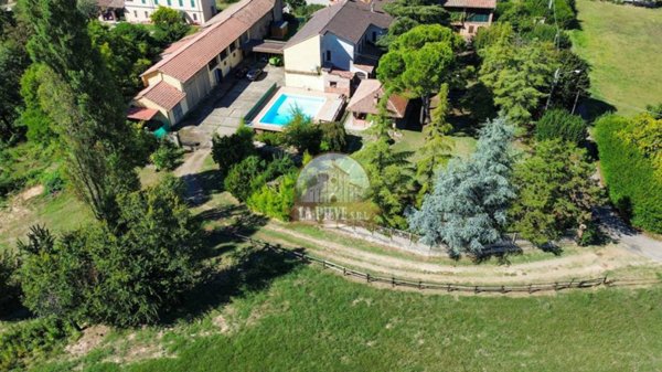 casa indipendente in vendita a Tortona