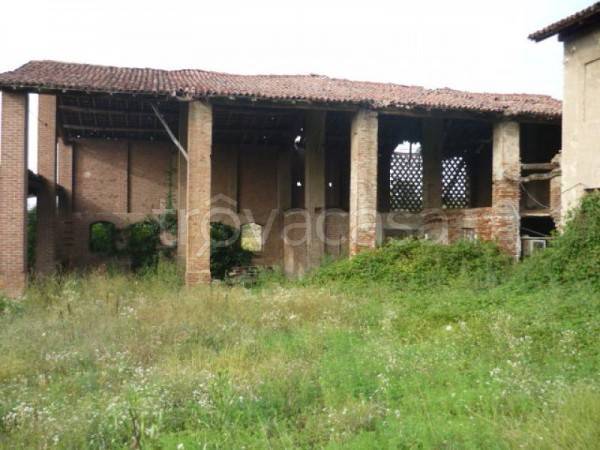 casa indipendente in vendita a Tortona in zona Vho