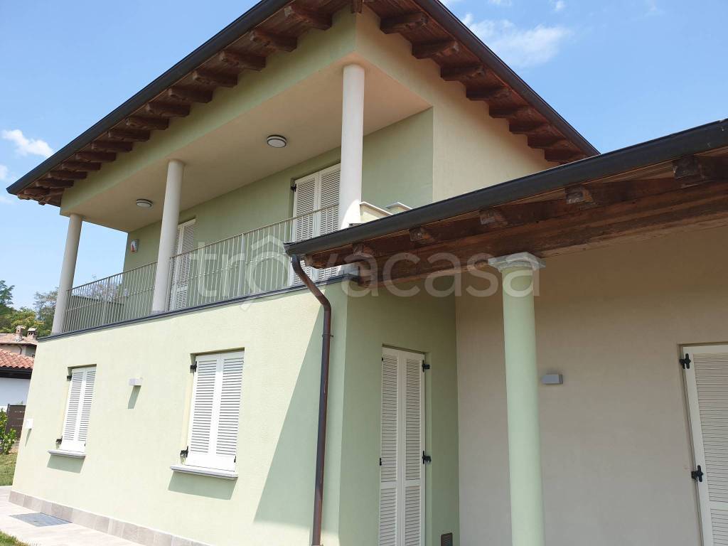 casa indipendente in vendita a Tortona in zona Vho
