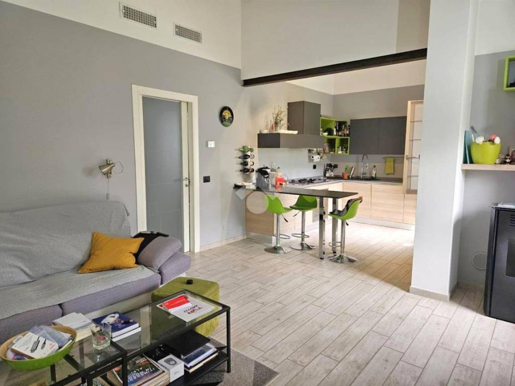 casa indipendente in vendita a Tortona in zona Vho