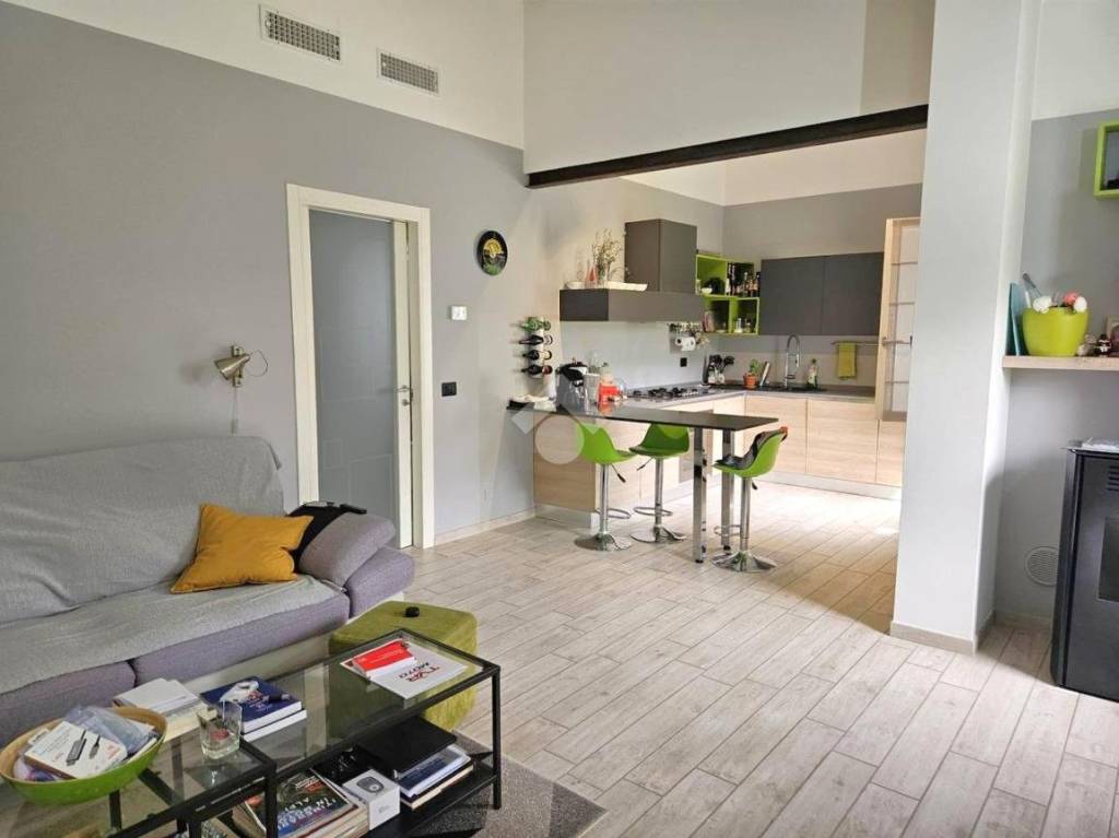 casa indipendente in vendita a Tortona in zona Vho