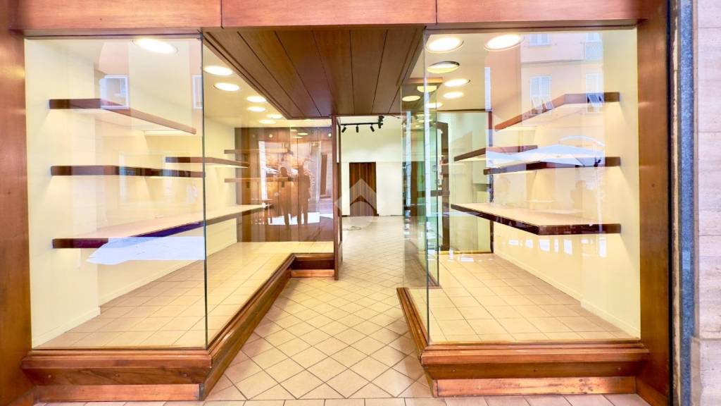 negozio in vendita a Tortona