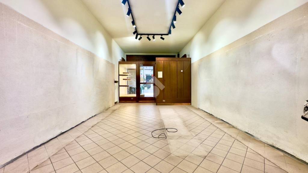 negozio in vendita a Tortona