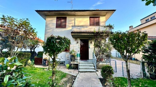 casa indipendente in vendita a Tortona in zona Centro Storico