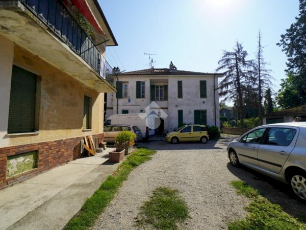 casa indipendente in vendita a Tortona
