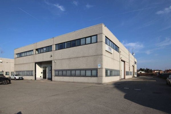 locale commerciale in vendita a Tortona