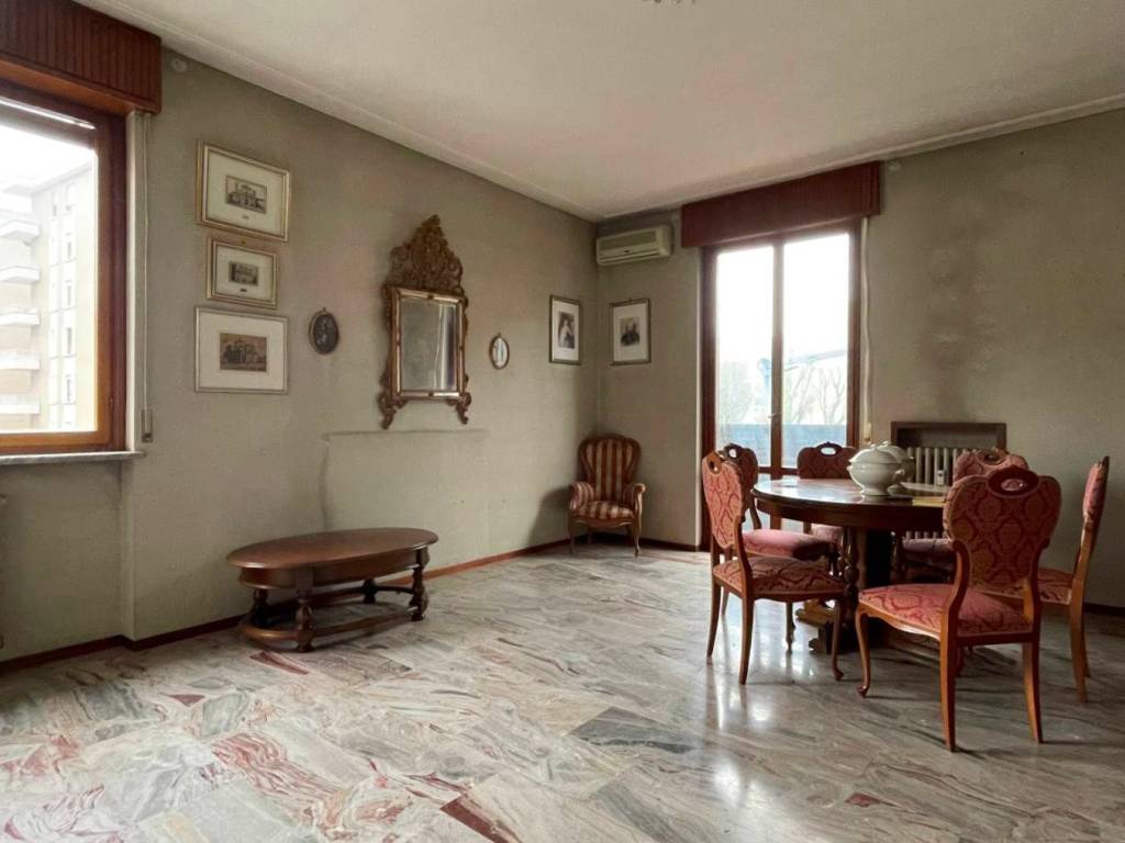 appartamento in vendita a Tortona in zona Centro Storico