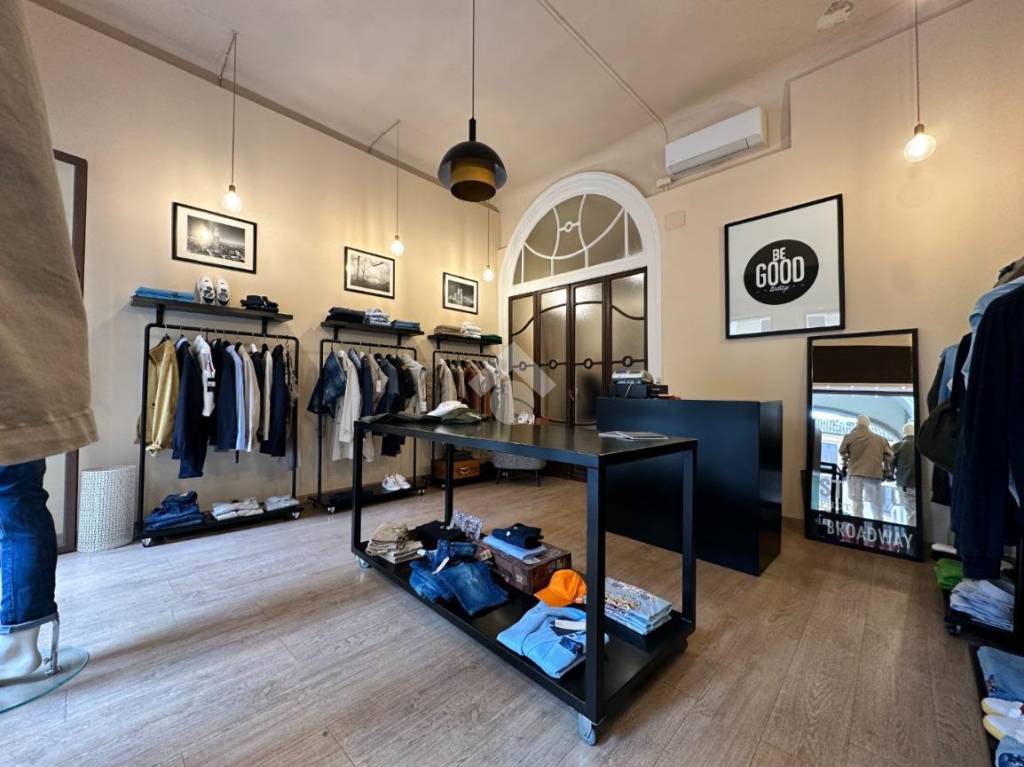 negozio in vendita a Tortona