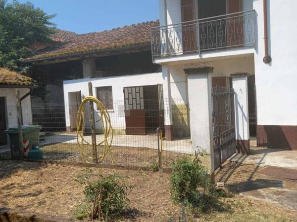 casa indipendente in vendita a Tortona in zona Bettole di Tortona