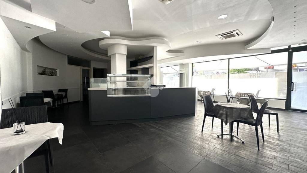 negozio in vendita a Tortona in zona Centro Storico