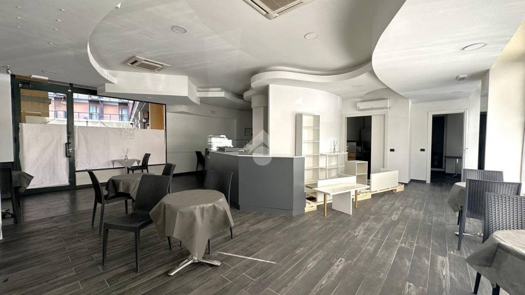 negozio in vendita a Tortona in zona Centro Storico