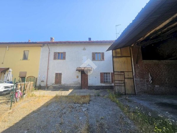 casa indipendente in vendita a Tortona