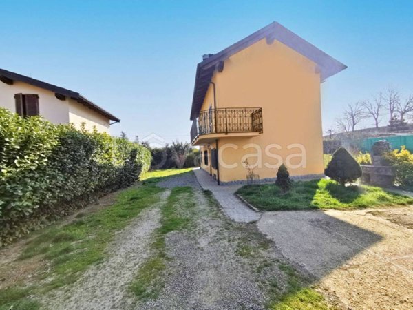 casa indipendente in vendita a Tortona