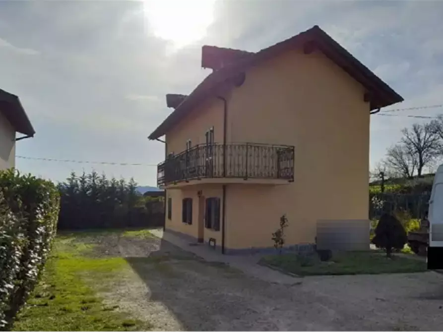 casa indipendente in vendita a Tortona