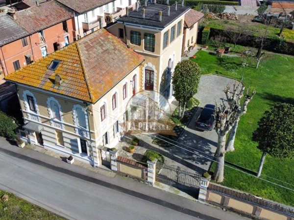 casa indipendente in vendita a Tortona
