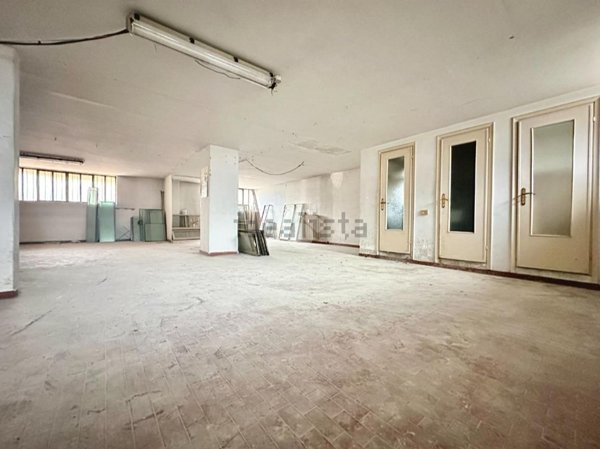 locale di sgombero in vendita a Tortona