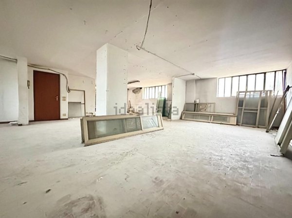 locale di sgombero in vendita a Tortona