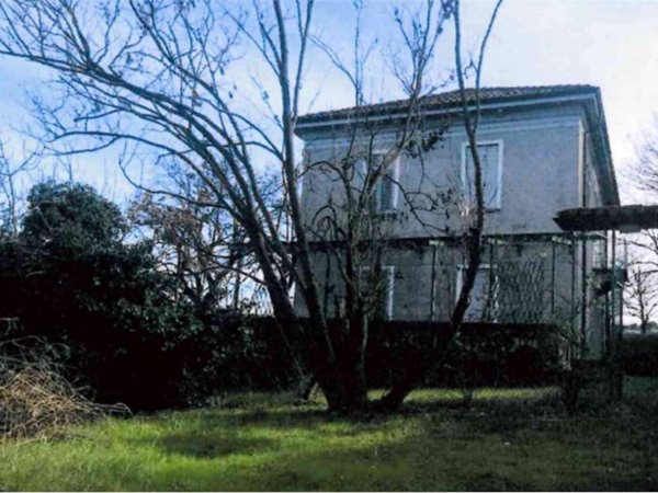 casa indipendente in vendita a Tortona