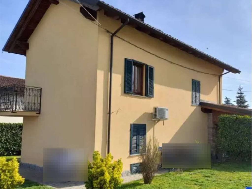 casa indipendente in vendita a Tortona