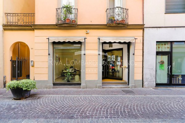 negozio in vendita a Tortona in zona Centro Storico