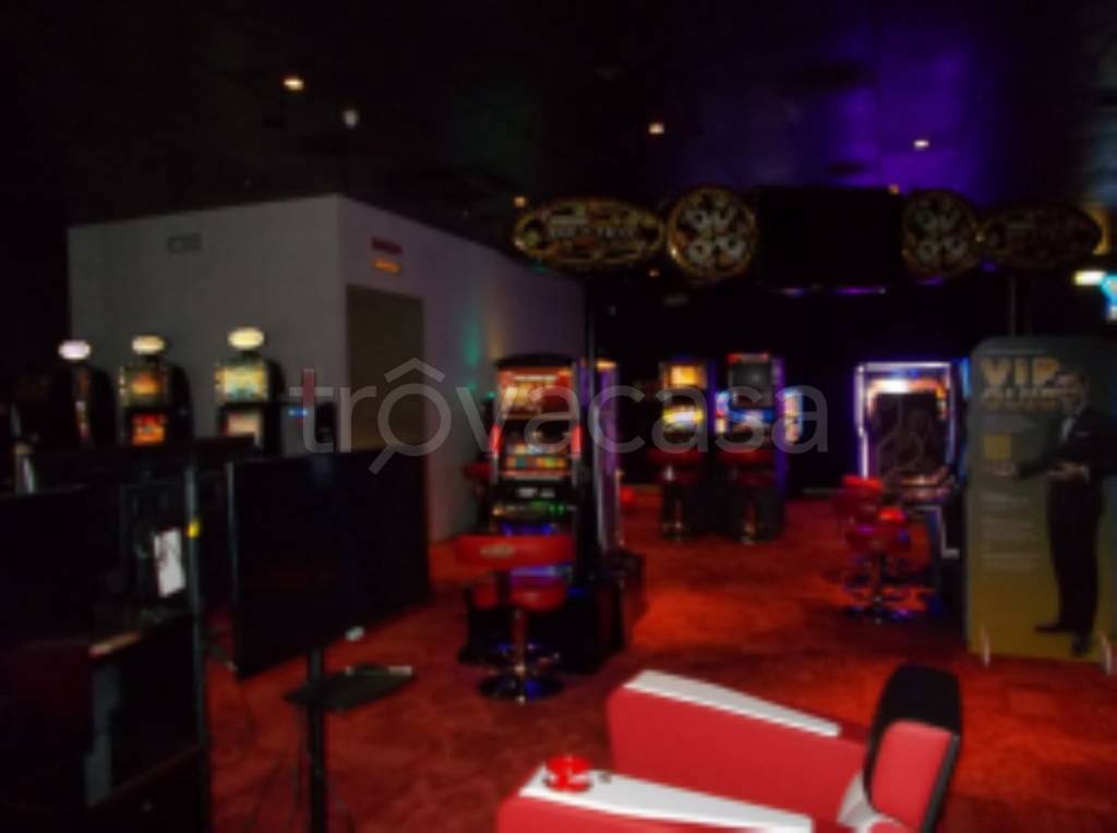 negozio in vendita a Tortona