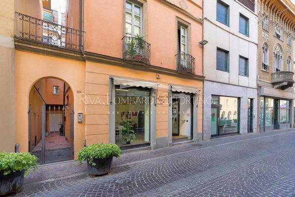 locale commerciale in vendita a Tortona in zona Centro Storico
