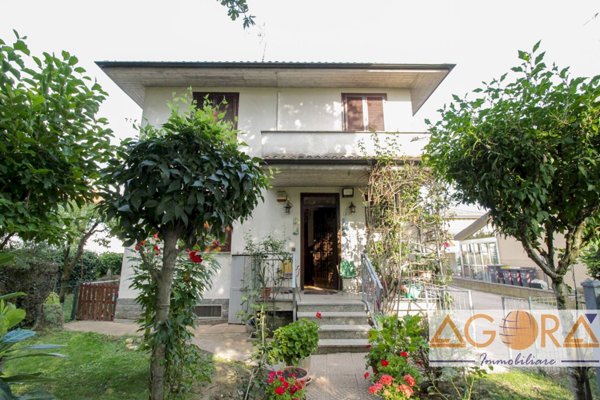 casa indipendente in vendita a Tortona in zona Villoria