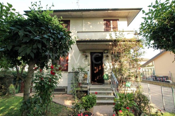 casa indipendente in vendita a Tortona in zona Villoria