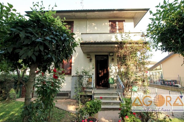 casa indipendente in vendita a Tortona in zona Villoria