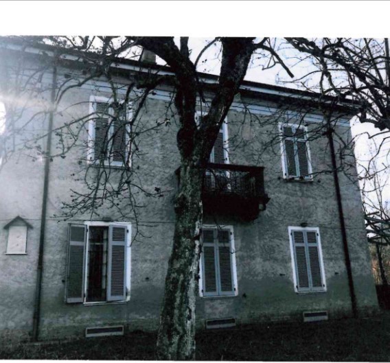 casa indipendente in vendita a Tortona