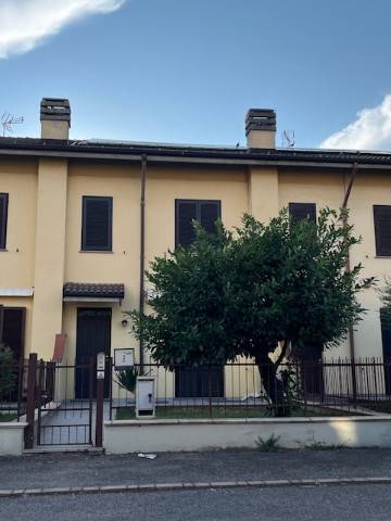 casa indipendente in vendita a Tortona in zona Paghisano