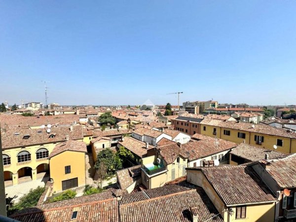 appartamento in vendita a Tortona in zona Centro Storico