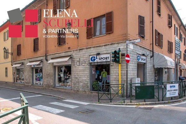 locale commerciale in vendita a Tortona