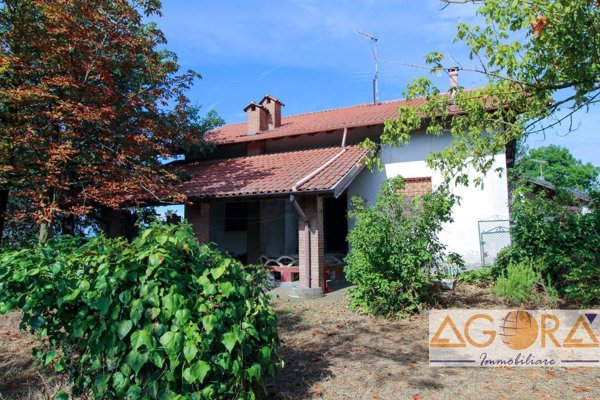 casa indipendente in vendita a Tortona in zona Vho