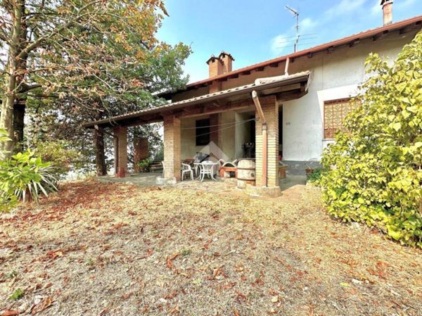 casa indipendente in vendita a Tortona in zona Vho