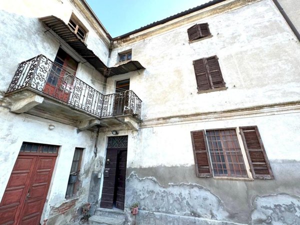 casa indipendente in vendita a Tortona in zona Mombisaggio