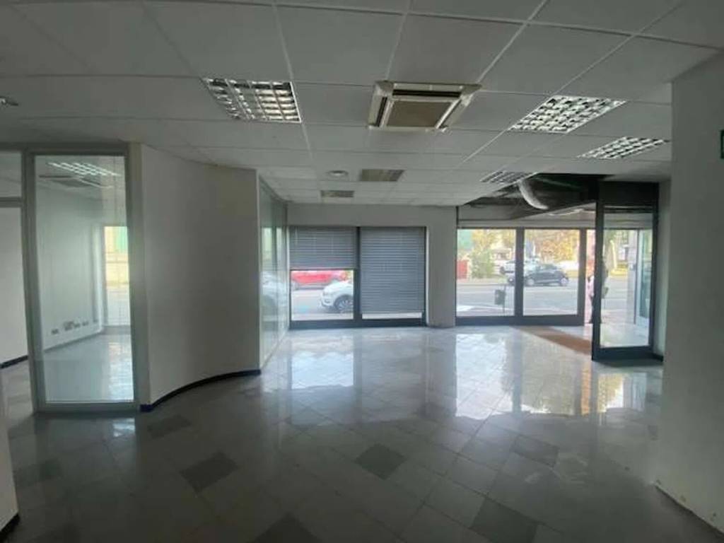 negozio in vendita a Tortona