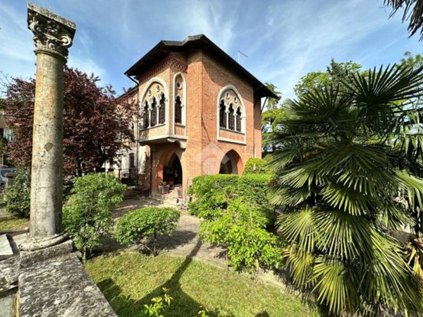 casa indipendente in vendita a Tortona