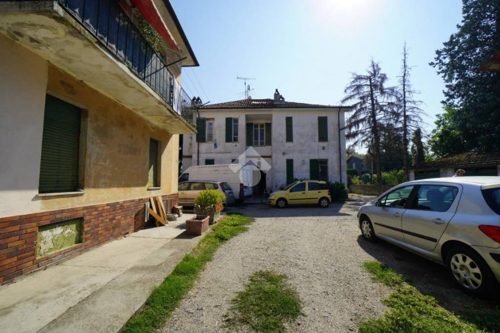 casa indipendente in vendita a Tortona