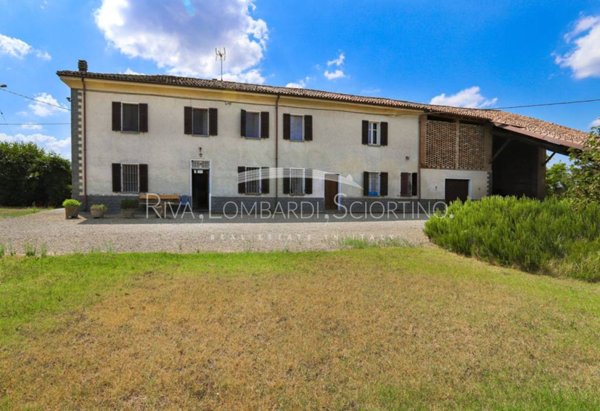 casa indipendente in vendita a Tortona