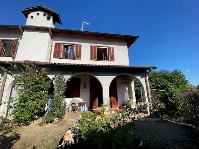 casa indipendente in vendita a Tortona