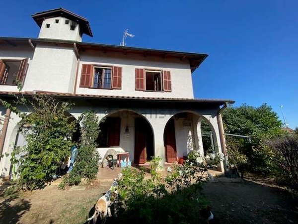 casa indipendente in vendita a Tortona
