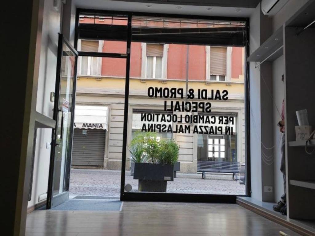 negozio in vendita a Tortona
