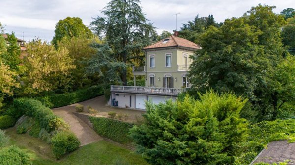 casa indipendente in vendita a Tortona