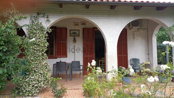 casa indipendente in vendita a Tortona