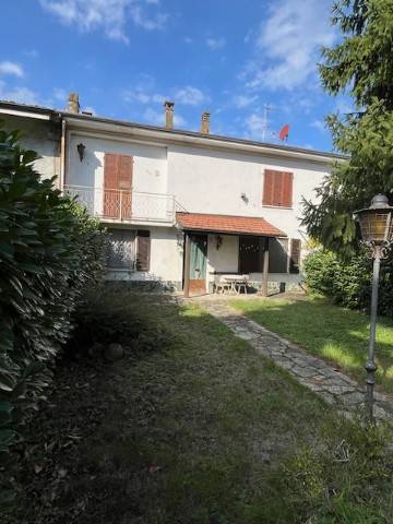 casa indipendente in vendita a Tortona