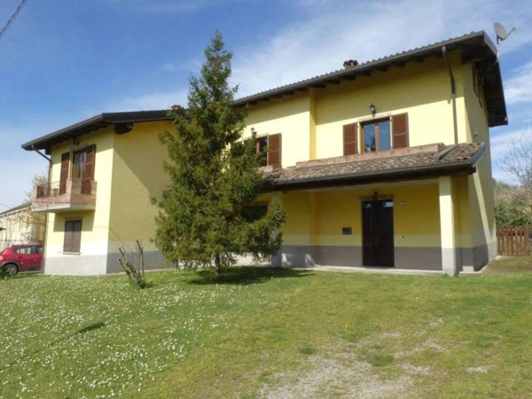 casa indipendente in vendita a Tortona